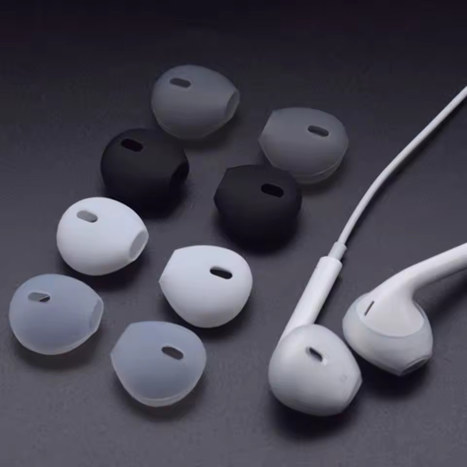 [AM3C] 2/5/10 คู่สําหรับ iPhone - เคสหูฟัง - ฝาครอบปลั๊กกันฝุ่นซิลิโคนพร้อมตะขอตามหลักสรีรศาสตร์การออกแบบกันเหงื่อสําหรับเล่นกีฬาสีดํา/สีขาว/สีเทา/TPU - รูปที่ 2