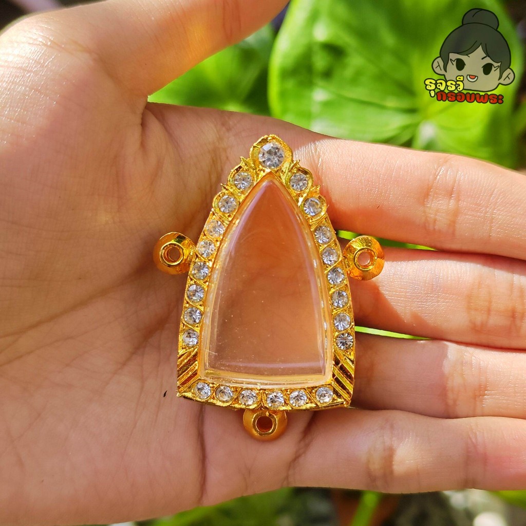 (จัดส่งเร็ว) กรอบพระชุบทองล้อมเพชร 3 ห่วง | ใส่พระทรงเตารีดใหญ่ | กว้าง2.3*สูง3.7ซม.(ขนาดจอกระจก) | มีห่วงและยางรองแถม