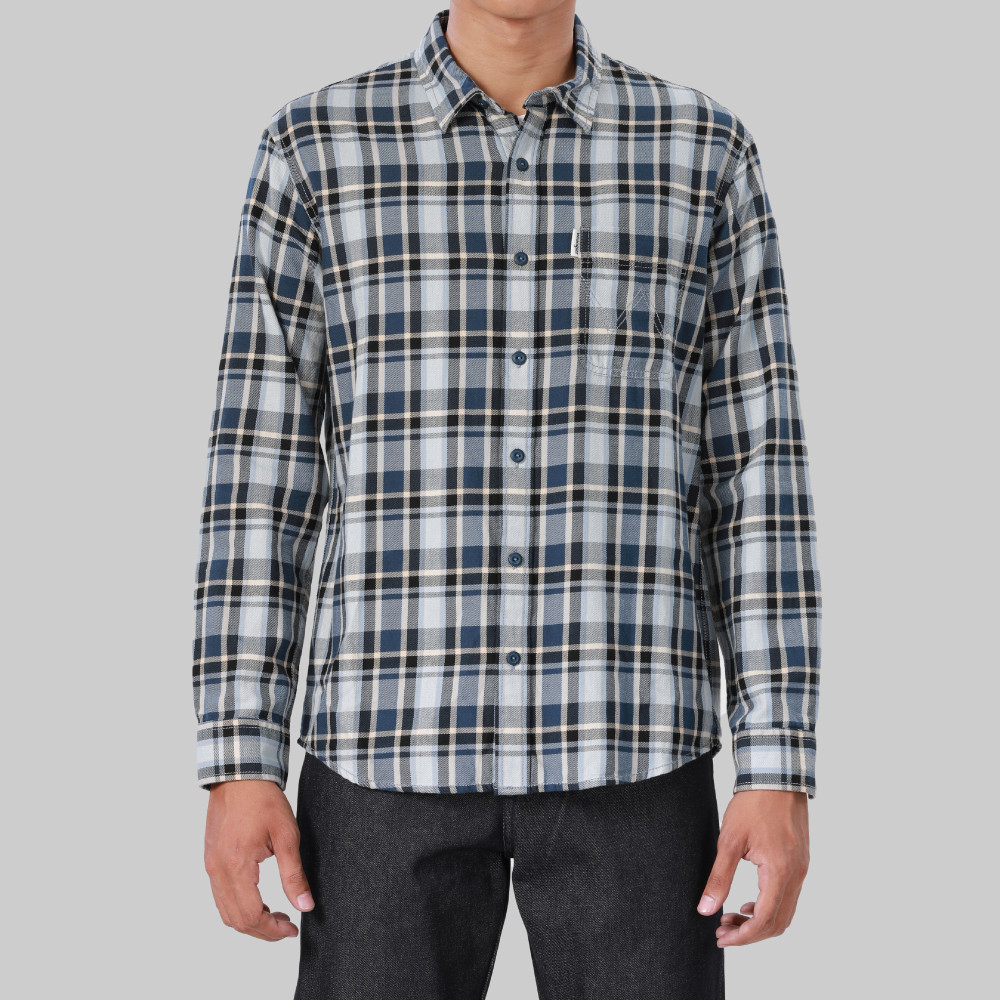 WRANGLER เสื้อเชิ้ตแขนยาวผู้ชาย Regular รุ่น WR F424MSHLF60 สีกรมท่า