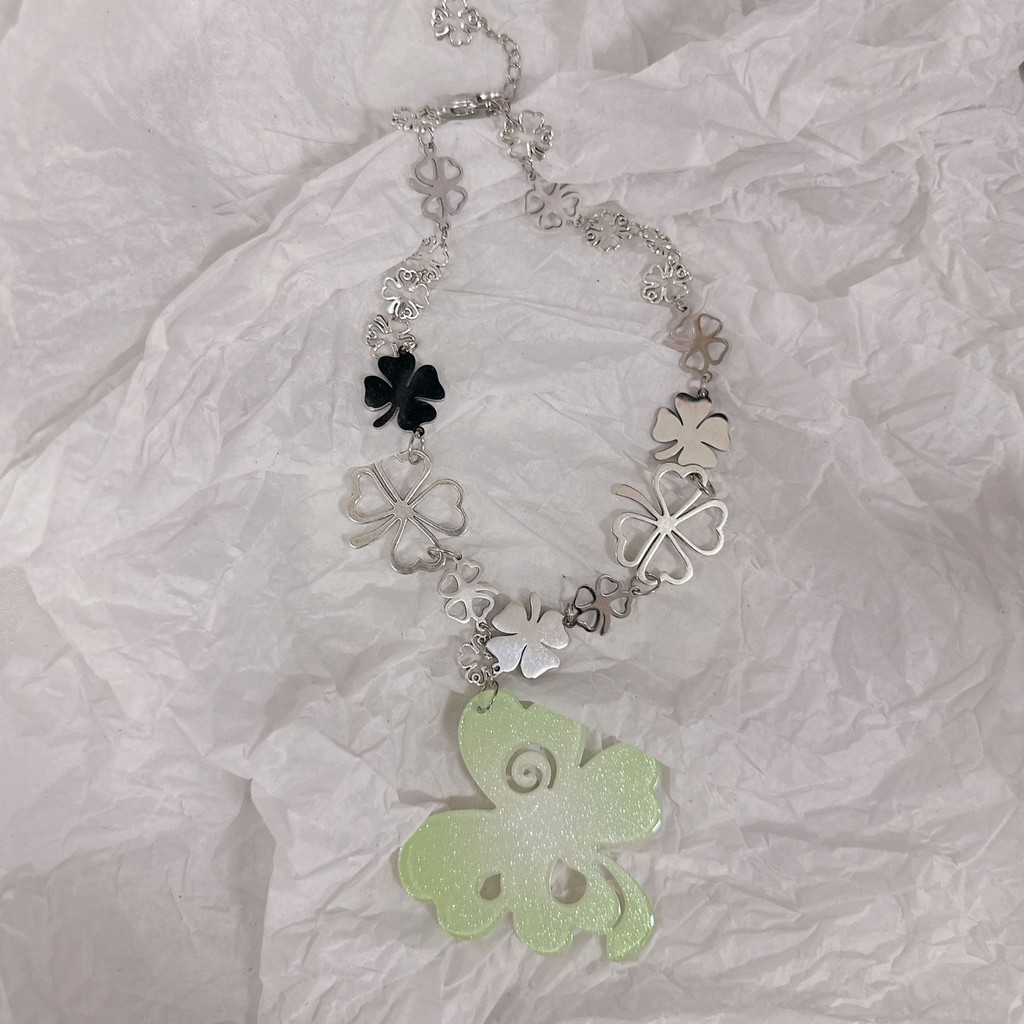 Handmade Clover Dream Garden Sparkling Four-leaf Clover Hollow Vortex Water Drop สร้อยคอโลหะสร้อยคอ y2k สาวร้อน