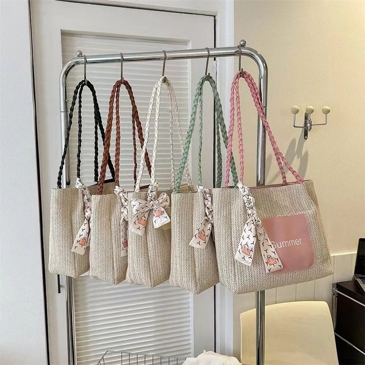 BM-shop2: กระเป๋าใบใหญ่สำหรับผู้หญิงสะพายข้างได้ถือได้หนัง มีซิปด้วย SP7159