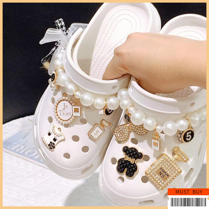 ชาร์มรองเท้ารักษ์โลก | เครื่องประดับ Clogs & Sandal วัสดุทนทาน | ออกแบบต้นฉบับ ของขวัญวันเกิด-ปีใหม่ | ดีไซน์น่ารักสำหรับทุกวัย (ไม่รวมรองเท้า)
