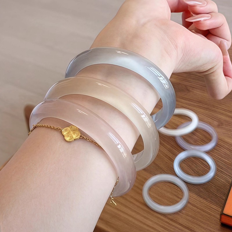 สร้อยข้อมือหินตาแมวโปร่งใสและสง่างามเครื่องประดับมือเทศกาลกล่องของขวัญบรรจุภัณฑ์