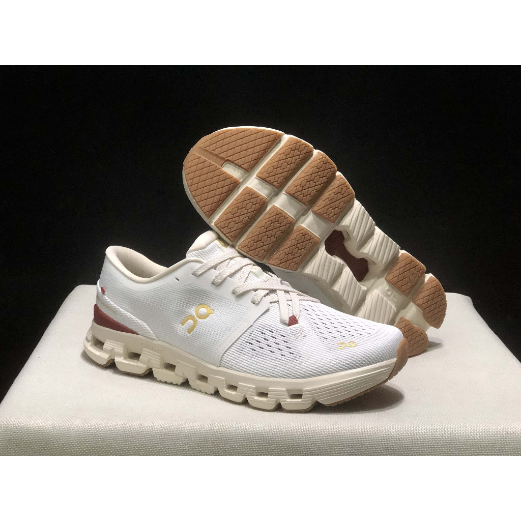 รองเท้าฝึกซ้อมแบบครอบคลุมสำหรับผู้ชายและผู้หญิง On Cloud X 4 Z9BE