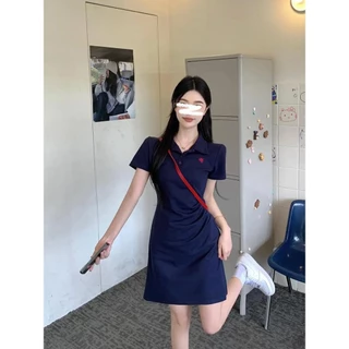 MOSESQUEEN มอสสควีน เดรสคอปกโปโลปัก 2025 ฤดูร้อนเอวแขนสั้นชุดห่อสะโพก #63064-63067