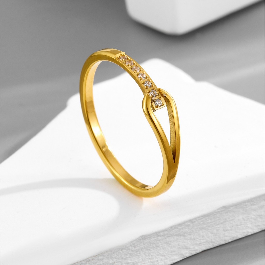 Ht Water Drop Hollow แหวนเหล็กไทเทเนียม 18k Gold หญิงสแตนเลสแหวนเพชรแหวนหาง