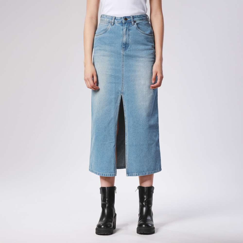 WRANGLER กระโปรงผู้หญิง คอลเลคชั่น Legend Of Wrangler FW24 รุ่น WR F124WSKIN17 สียีนส์อ่อน