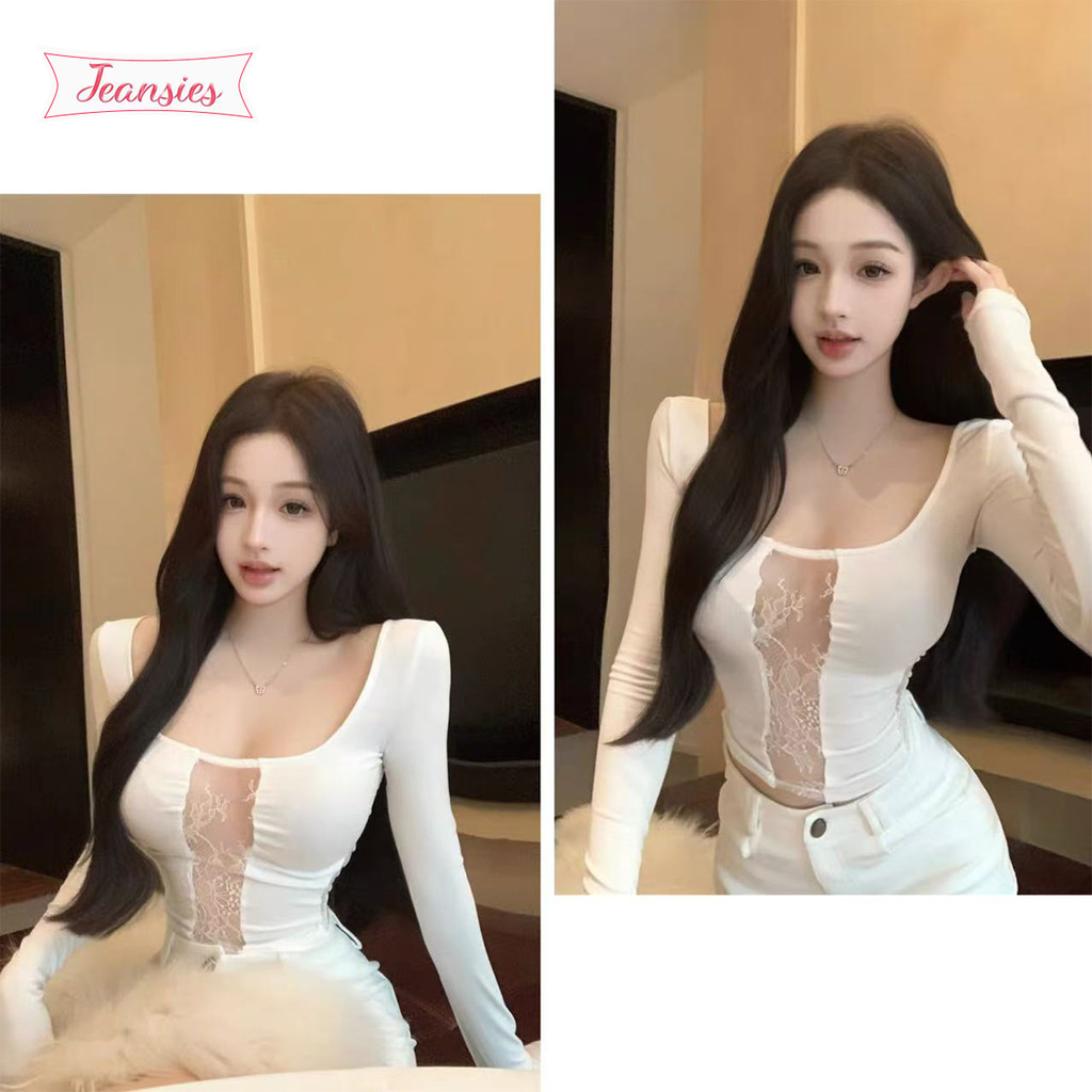 เสื้อครอปแขนสั้นลูกไม้เว้าสีขาว ทรงเข้ารูปแต่งเอว
