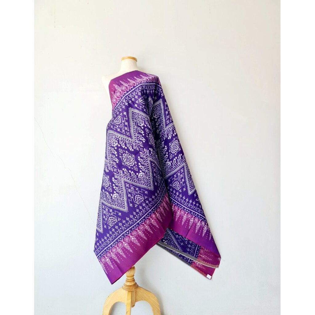 ซิ่น ผ้าไหมมัดหมี่ยกดอก 6ตะกอ ขนาด 1x2เมตร ลายนาคคู่ สีม่วง รหัส L9A-119-MM6F8