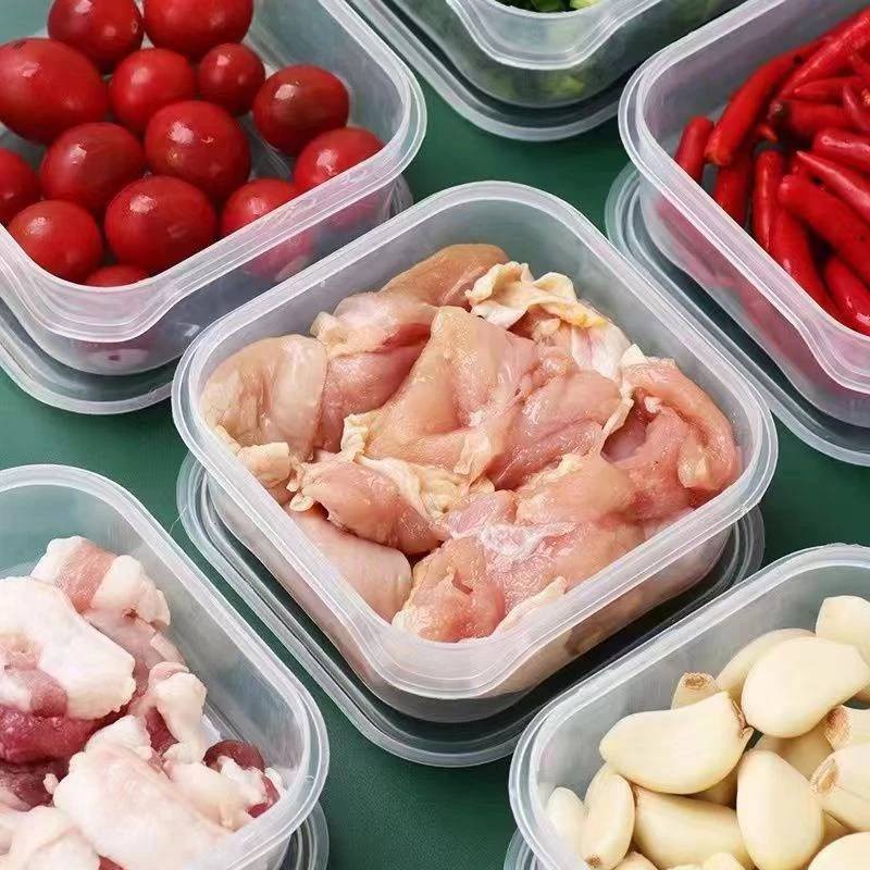 กล่องบรรจุอาหารจัดระเบียบในตู้เย็นให้เป็นระเบียบเรียบร้อย