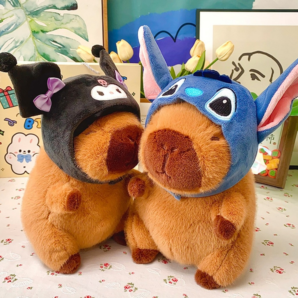 Capybara ตุ๊กตาการ์ตูนหมวก Pikachu Stitch Kuromi Plushies Plushies น่ารักการ์ตูน Capybara ตุ๊กตาของข