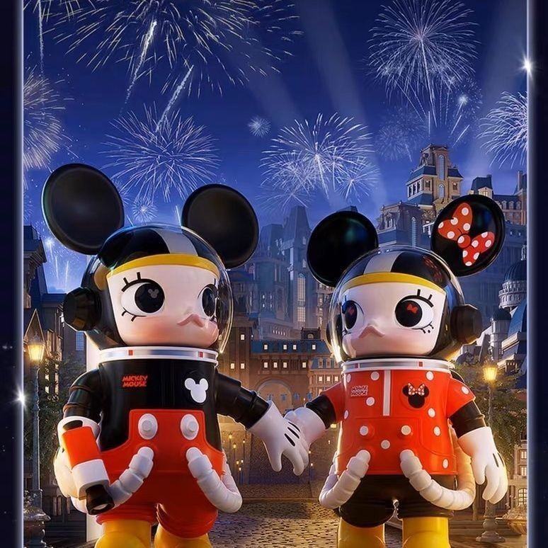 สต็อกพร้อม ของแท้ POP MART molly 100% Mickey & Minnie อินเทรนด์เล่น Mystery กล่อง POP MART ตุ๊กตารูปคอลเลกชันเครื่องประดับตกแต่ง