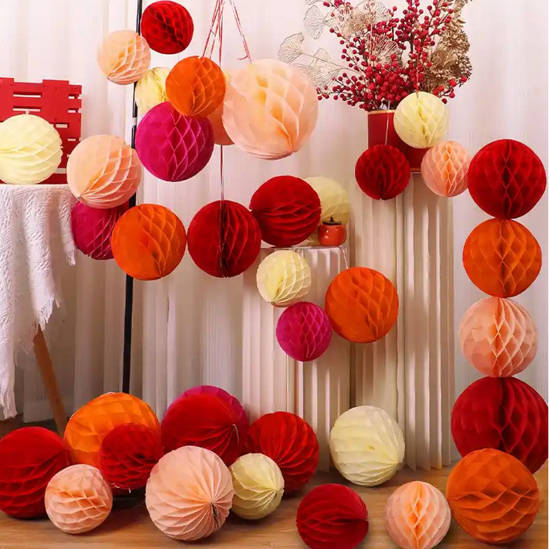 หลากสี รังผึ้งลูกดอกไม้โคมไฟรอบตกแต่งบ้านสีแดงสีชมพูสีเขียวแขวนกระดาษลูกรังผึ้งโคมไฟตกแต่งงานฝีมือเหมาะสําหรับงานแต่งงานวันเกิดปีใหม่พ