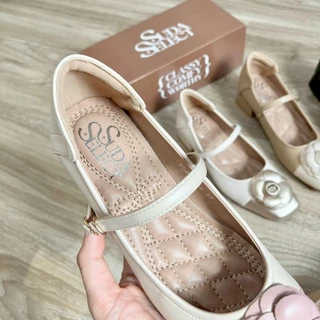 SudaSelect: รองเท้าคัตชู ทรงเมรี่เจน สีทูโทน แต่งด้วยดอกคามีเลียใหญ่ ส้นสูง 1.5นิ้ว รหัส352CM