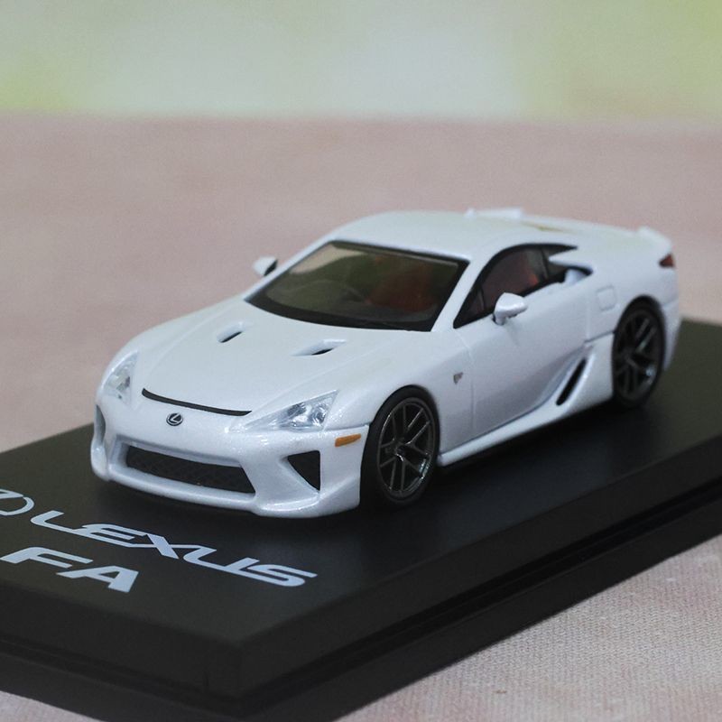 CM รุ่น 1: 64 Lexus Lexus LFA Lexus Pearl White Sports Car Alloy Car Model Collection