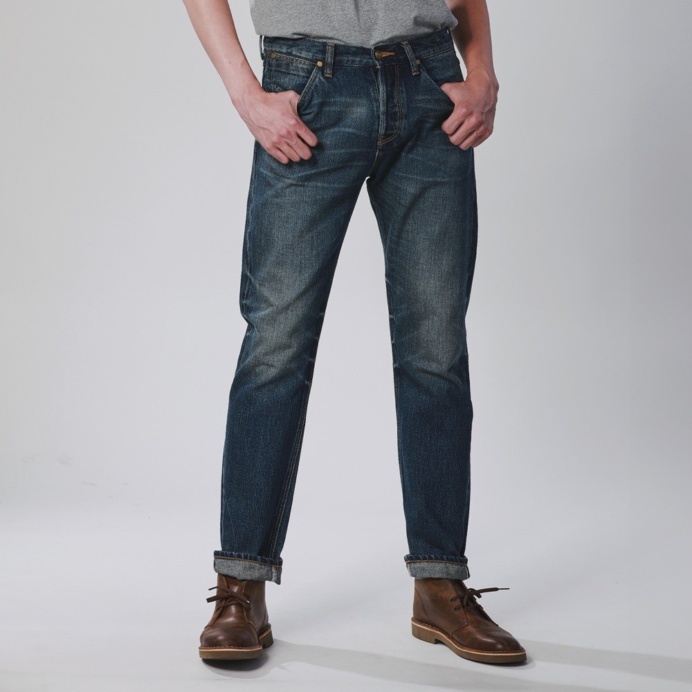 WRANGLER กางเกงยีนส์ ผู้ชาย Authentic Premium เอวกลาง ทรงตรง (ริมน้ำเงิน) รุ่น WR F124MGREN04 สียีนส์กลาง