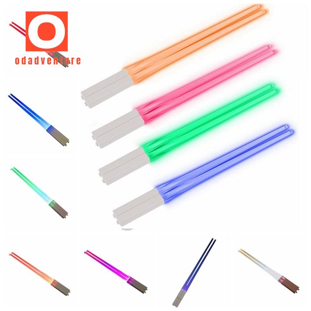 Odadventure แท่งไฟเรืองแสง ตะเกียบแบบมีไฟ 1 คู่, ตะเกียบ LED Lightsaber แบบใช้ซ้ําได้, Mini Lightsaber BPA ฟรีสีสันสดใสกระพริบ Wands Dinning Room
