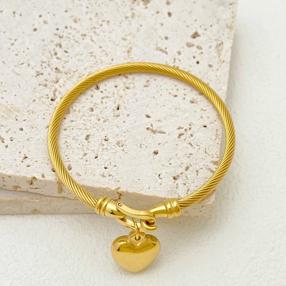 ❤️[2026 Hot Sale] สร้อยข้อมือหัวเข็มขัดเกือกม้าหัวใจรักเหล็กไทเทเนียม | ดีไซน์ด้ายนิช | แฟชั่นของขวัญสร้อยข้อมือสุภาพสตรีทุกการแข่งขัน #GelangTitaniumSteelHati #RekaBentukNicheTrendy #HadiahWanitaElegan
