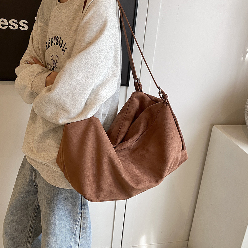 IELGY Retro Matte Suede Tote Bag ความจุขนาดใหญ่ Commuter Armpit Order กระเป๋าสะพาย