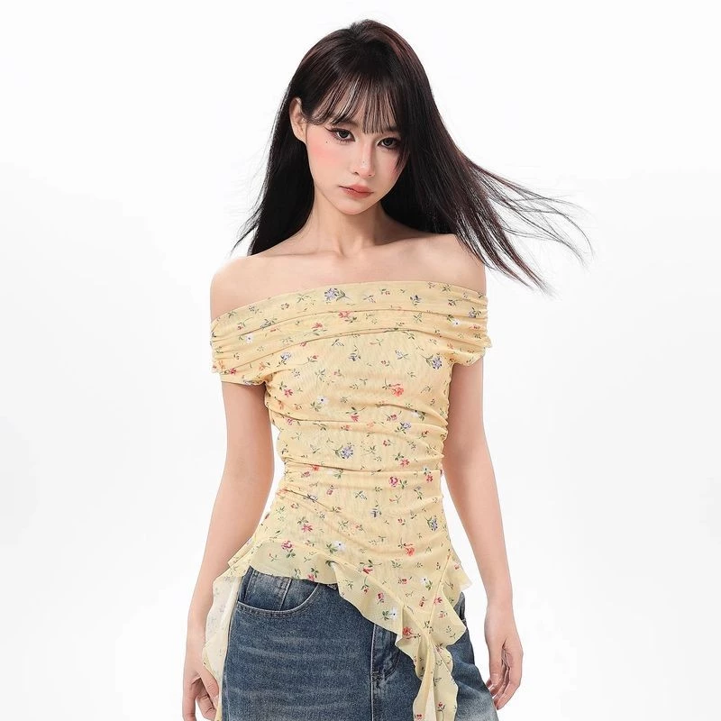 เสื้อแขนสั้นเปิดไหล่ลายดอกไม้พร้อมการออกแบบชายเสื้อไม่สม่ําเสมอ thumbnail 5