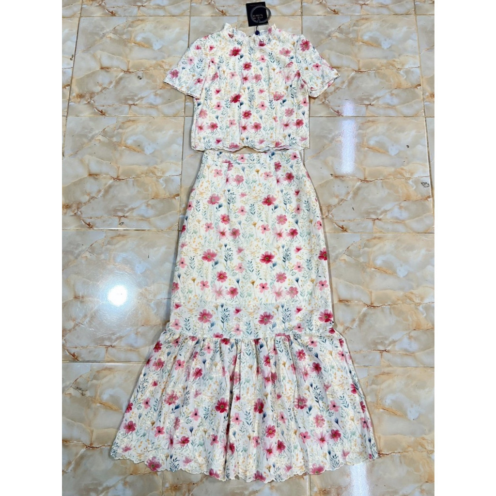 เซทกระโปรง ลายดอกไม้ คอระบาย CLT