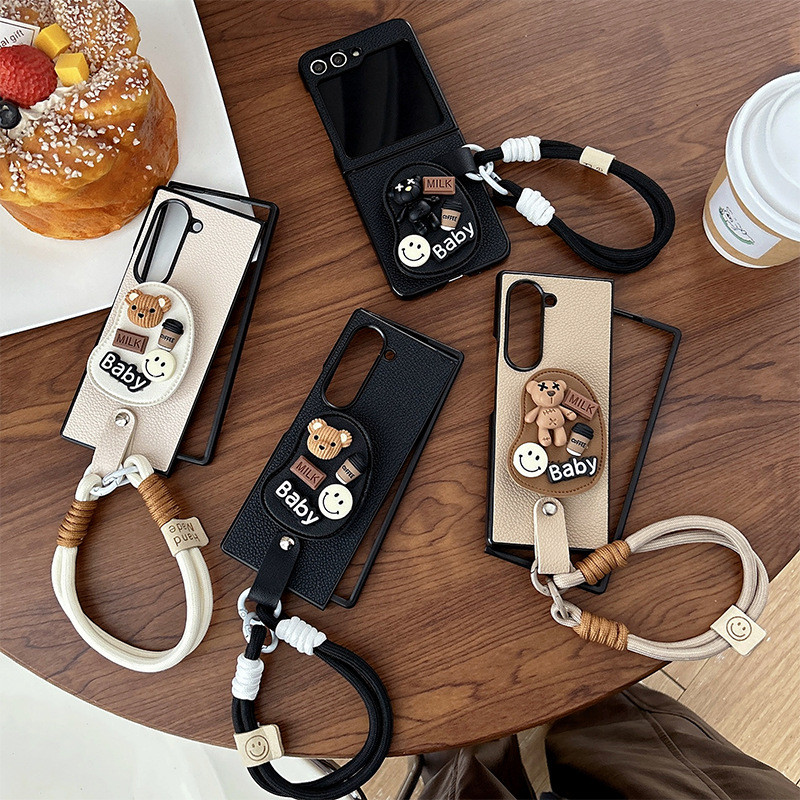 Samsung Galaxy Z พับ 8 Ultra 7 6 5 4 3 2 5G แฟชั่นหรูหราน่ารัก Coffe Baby Bear Stand Holder หนังกลับเคสโทรศัพท์พร้อมสายคล้องมือแบบพกพา