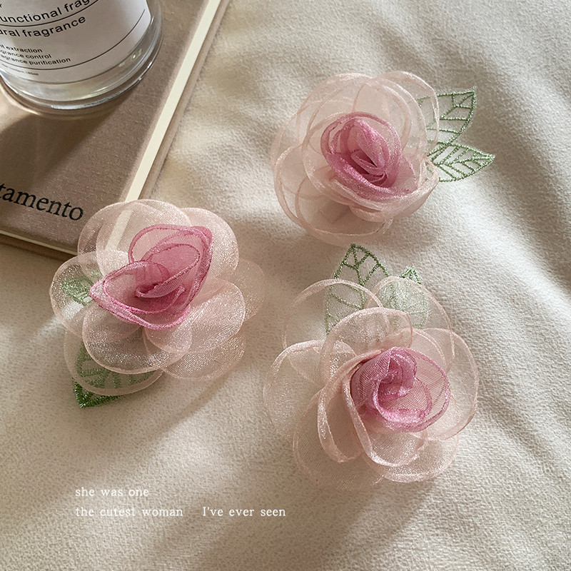กิ๊บติดผมสีชมพูเรียบ สไตล์หวานเหมือนดอกไม้