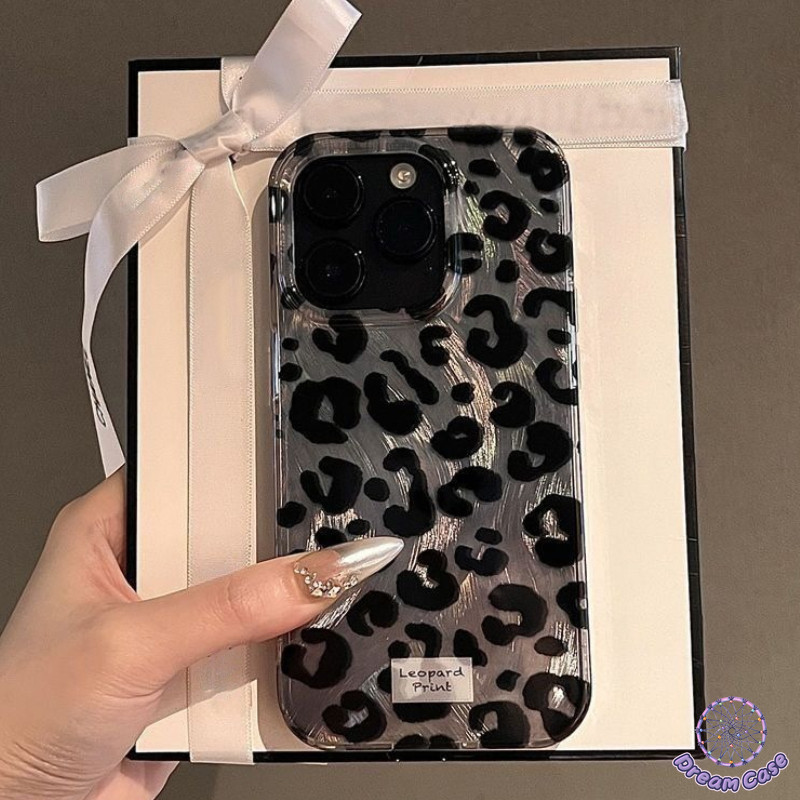 แท็กการ์ตูนเสือดาวเย็นย้อนยุคอ่อนนุ่ม เคส IPhone 17 AIR XR 11 16 15 14 13 12 Pro Max 7Plus X XS 14 16 7 8 15 Plus SE