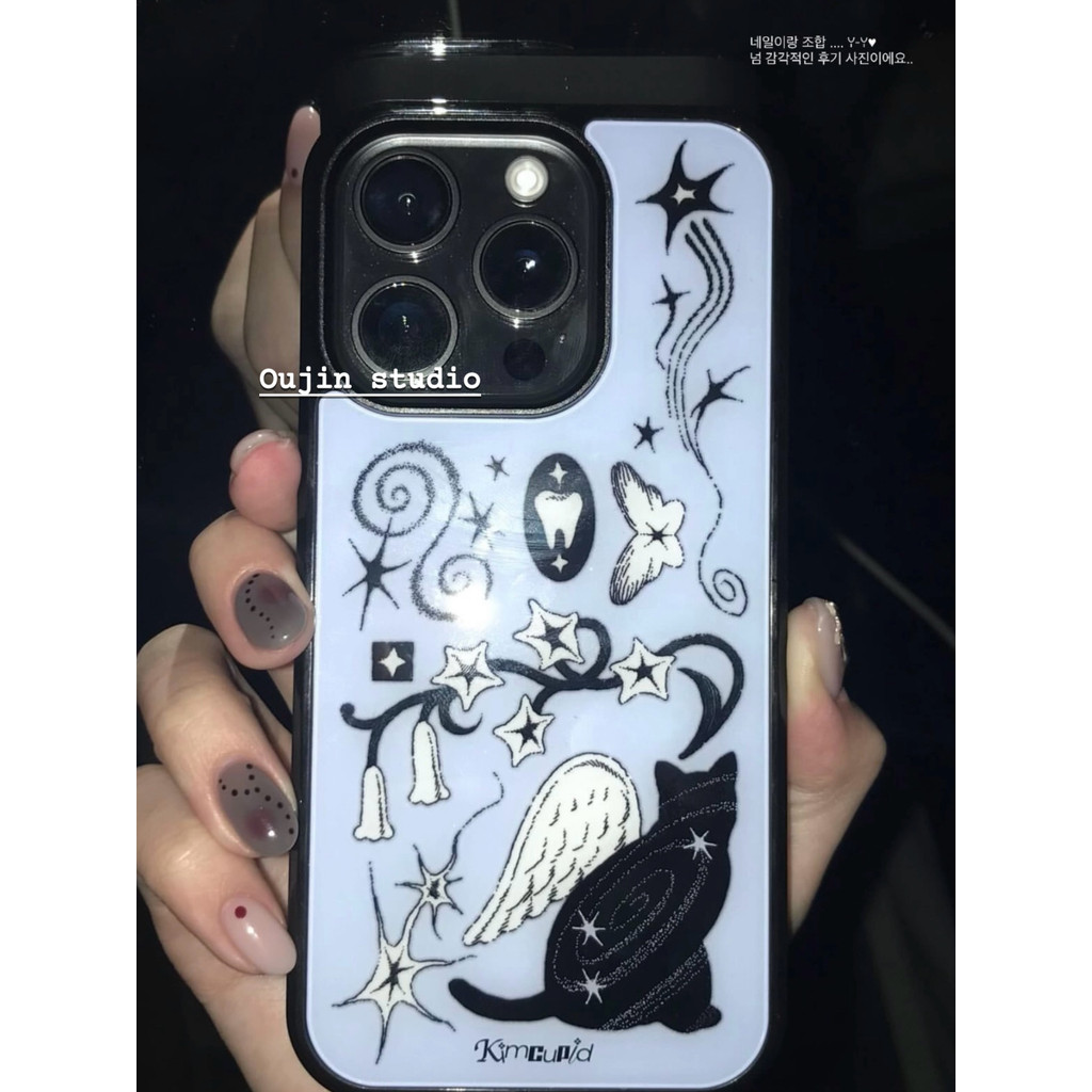 สไตล์เกาหลี ins Niche Design Angel Black Cat ภาพประกอบ Y2K Sweet Cool Girl High-End Sense เคสโทรศัพท์ 16pro/15/14promax/13 ขอบสีดํากันกระแทกเคสโทรศัพท์