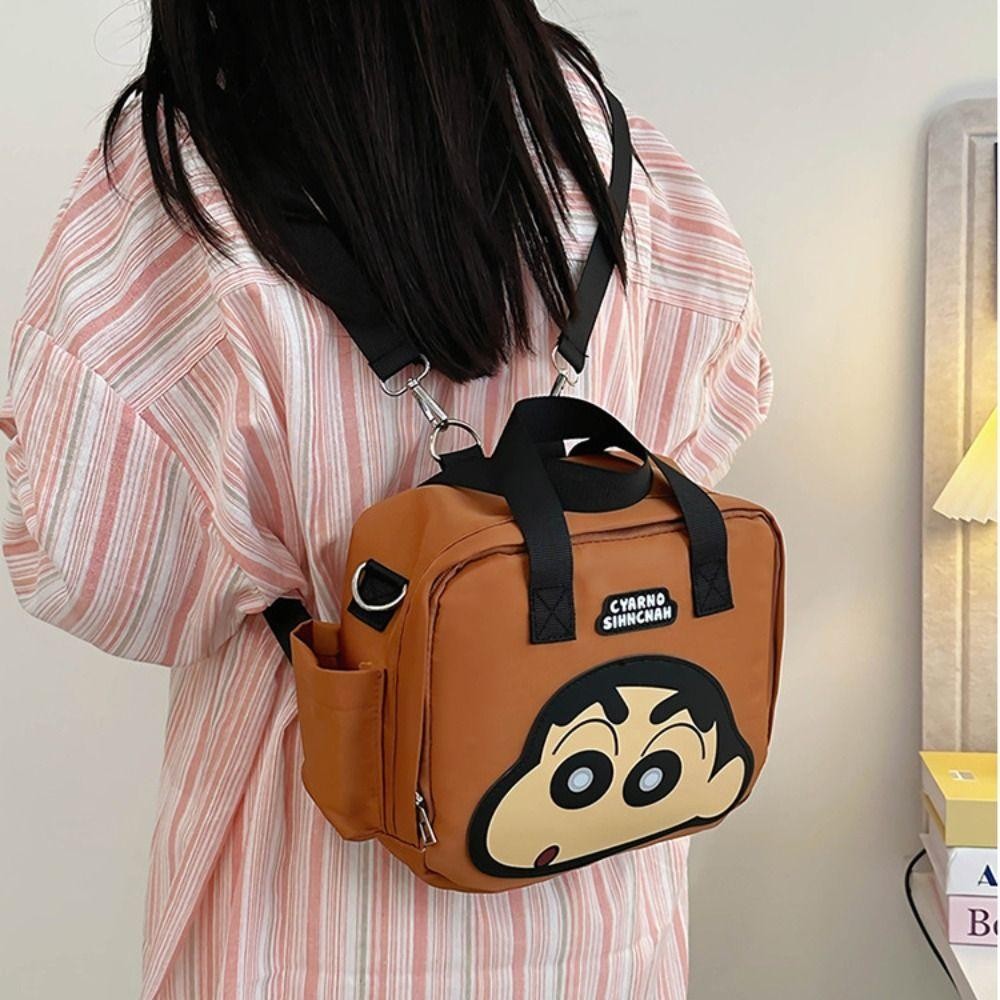 Bliss Crayon Shin-Chan กระเป๋าเป้สะพายหลัง,Crossbodyกระเป๋าสินค้าขนาดเล็กกระเป๋าผ้าใบ,ตลกป้ายกระเป๋าเก็บกระเป๋าจี้กระเป๋าซิปอะนิเมะกระเป๋าสะพายกระเป๋าเดินทาง