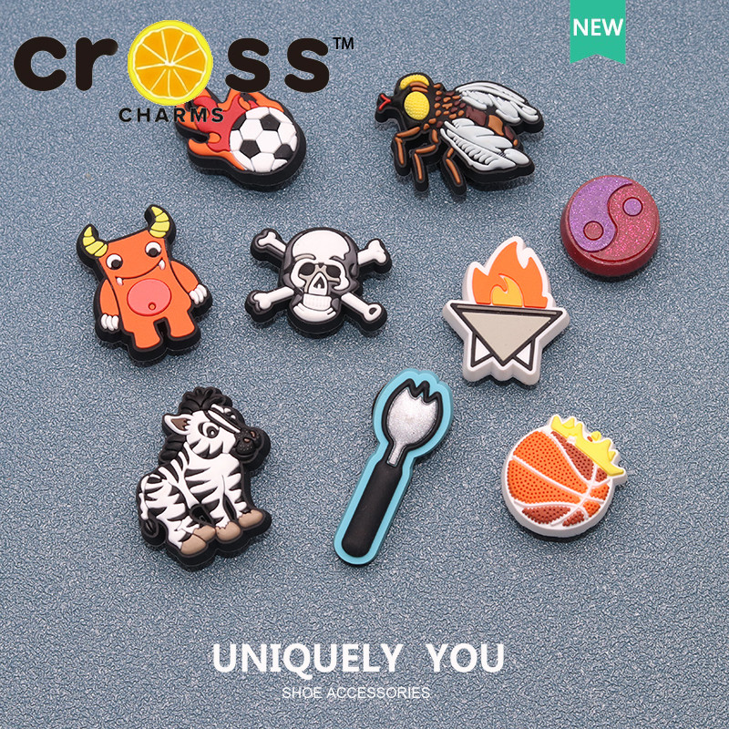 Jibbitz cross charms รองเท้าหัวเข็มขัดรองเท้าอุปกรณ์เสริมการ์ตูนน่ารัก Skull บาสเกตบอล Zebra Fly รองเท้าแฟชั่นอุปกรณ์เสริม