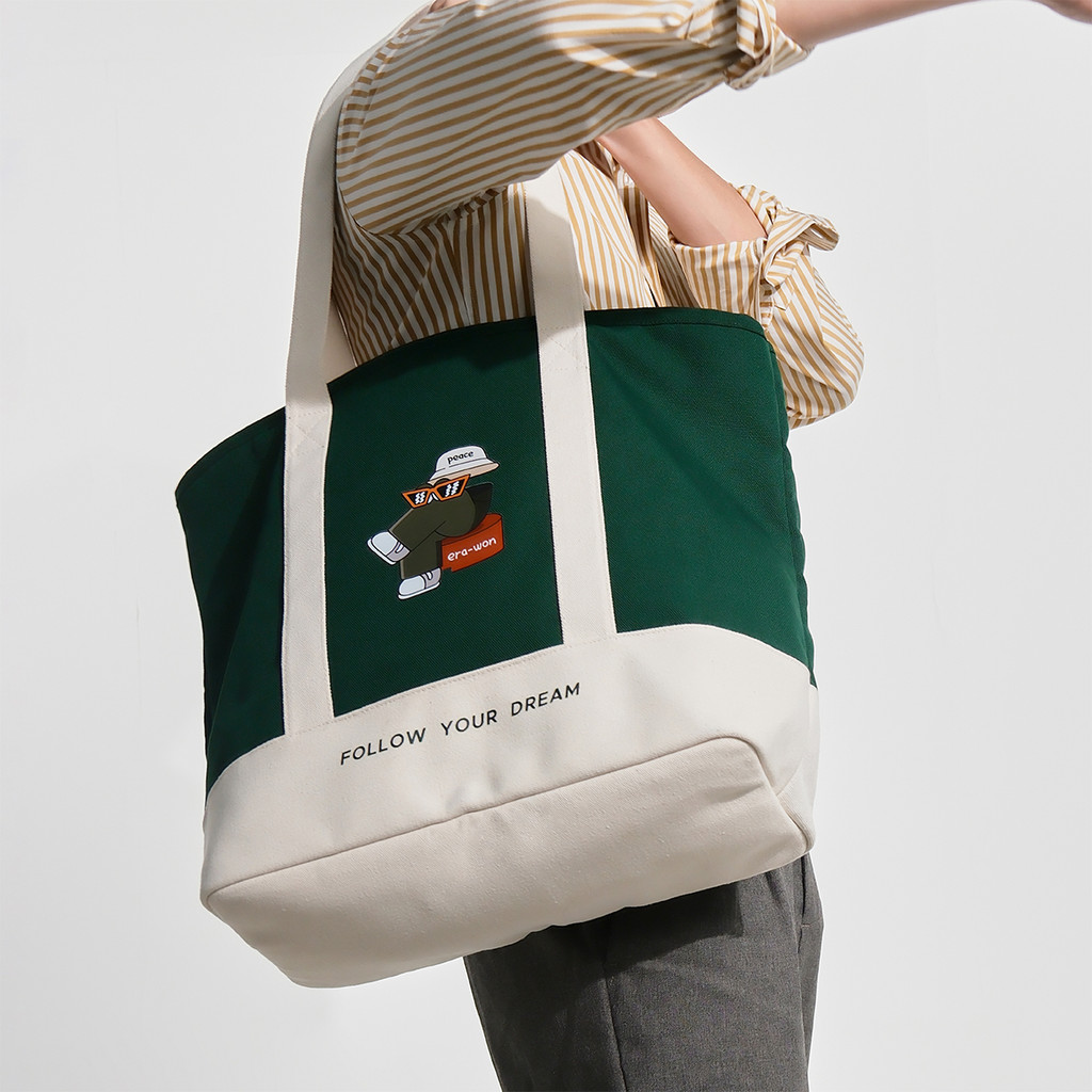 era-won กระเป๋าผ้า Art toy Medium Bag สี Korean Starbucks