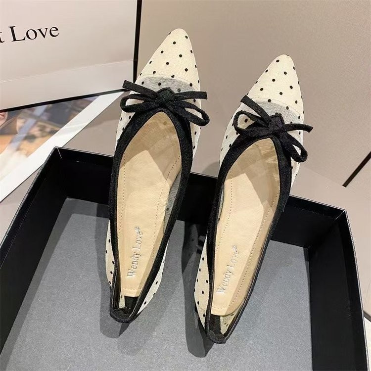 รองเท้าส้นแบนผู้หญิงแบบสวม ปลายสี่เหลี่ยม ผ้าลูกไม้ตื้น