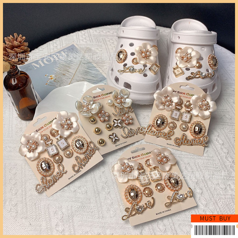 Jibbitz Crocs จี้ตกแต่งรองเท้า ชุดตัวต่อลายรองเท้า กันน้ำ | อุปกรณ์ตกแต่ง Clogs & Sandal สไตล์สากล