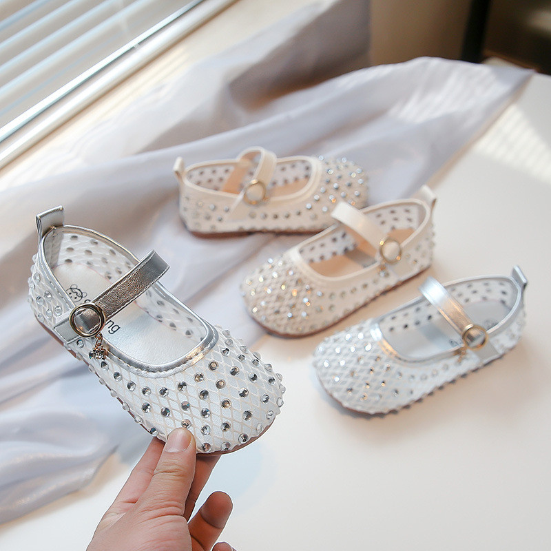 สาวรองเท้าแบนรอบนิ้วเท้าเด็กรองเท้าเจ้าหญิงคริสตัลเงาสง่างาม2025ฤดูร้อนเด็กใหม่รองเท้าตาข่ายระบายอากาศลื่นนุ่