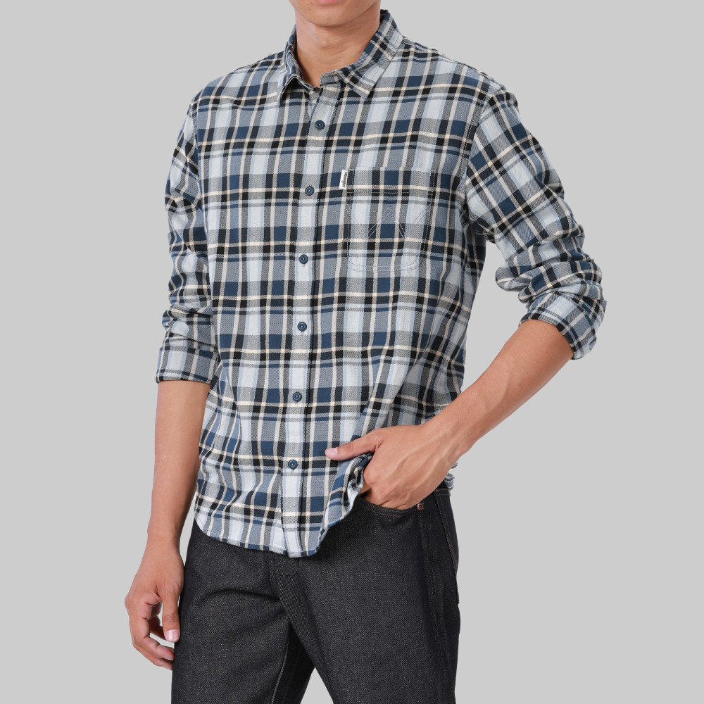 WRANGLER เสื้อเชิ้ตแขนยาวผู้ชาย Regular รุ่น WR F424MSHLF60 สีกรมท่า