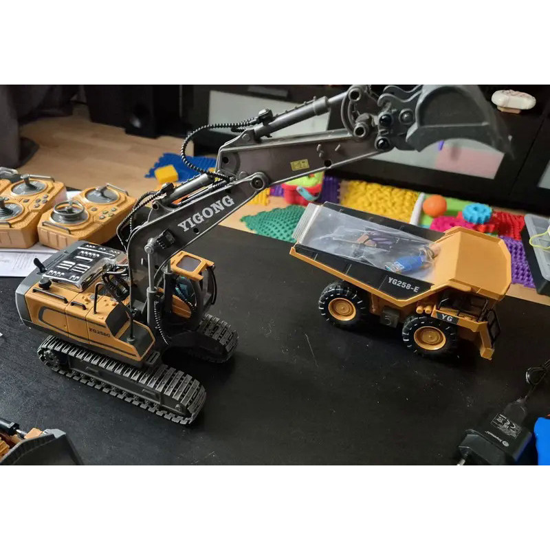 2.4G RC CARS RC Controlled Excavator Alloy Remote Control Vehicle Excavator Engineering Vehicle Dump