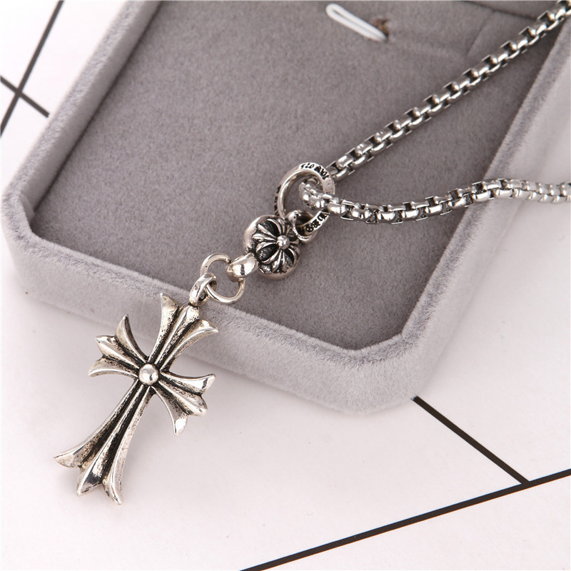 Kwon Ji-Dragonสไตล์เดียวกันCroxing Retroยุโรปอเมริกันไทเทเนียมเหล็กสร้อยคอCross All-Matchเสื้อกันหนาวผู้ชายผู้หญิงของขวัญวันเกิดทนทาน