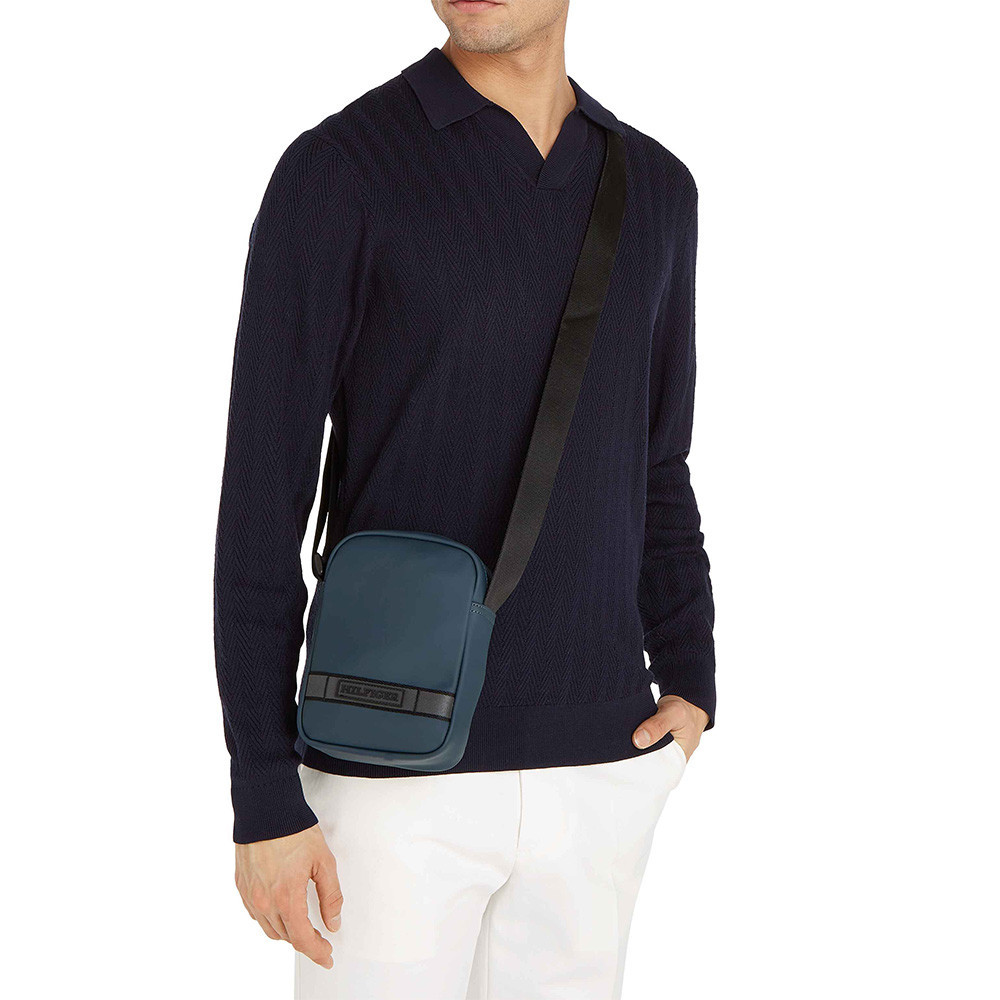 Tommy Hilfiger กระเป๋า ผู้ชาย รุ่น AM0AM12743 POM - สีน้ำเงิน