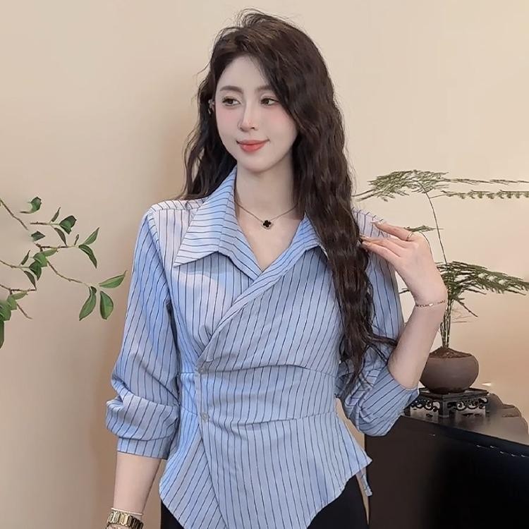 W402เสื้อเบลาส์ผู้หญิง ดีไซน์สวย ทรงผิดปกติ รัดรูป กระชับ สัดส่วน ทันสมัย เสื้อแขนยาวผู้หญิง คอลเลคชั่นสปริง ปี 2024