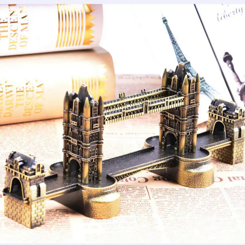 ERMAKOVA London Tower Bridge Statue Figurine Retro Metal Building Model London Bridge Figurine Decor