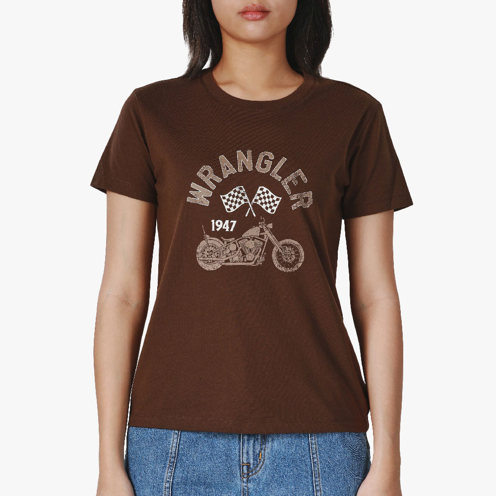 WRANGLER เสื้อยืดแขนสั้นผู้หญิง ทรง Regular รุ่น WR F324WTSSF57 สีน้ำตาล