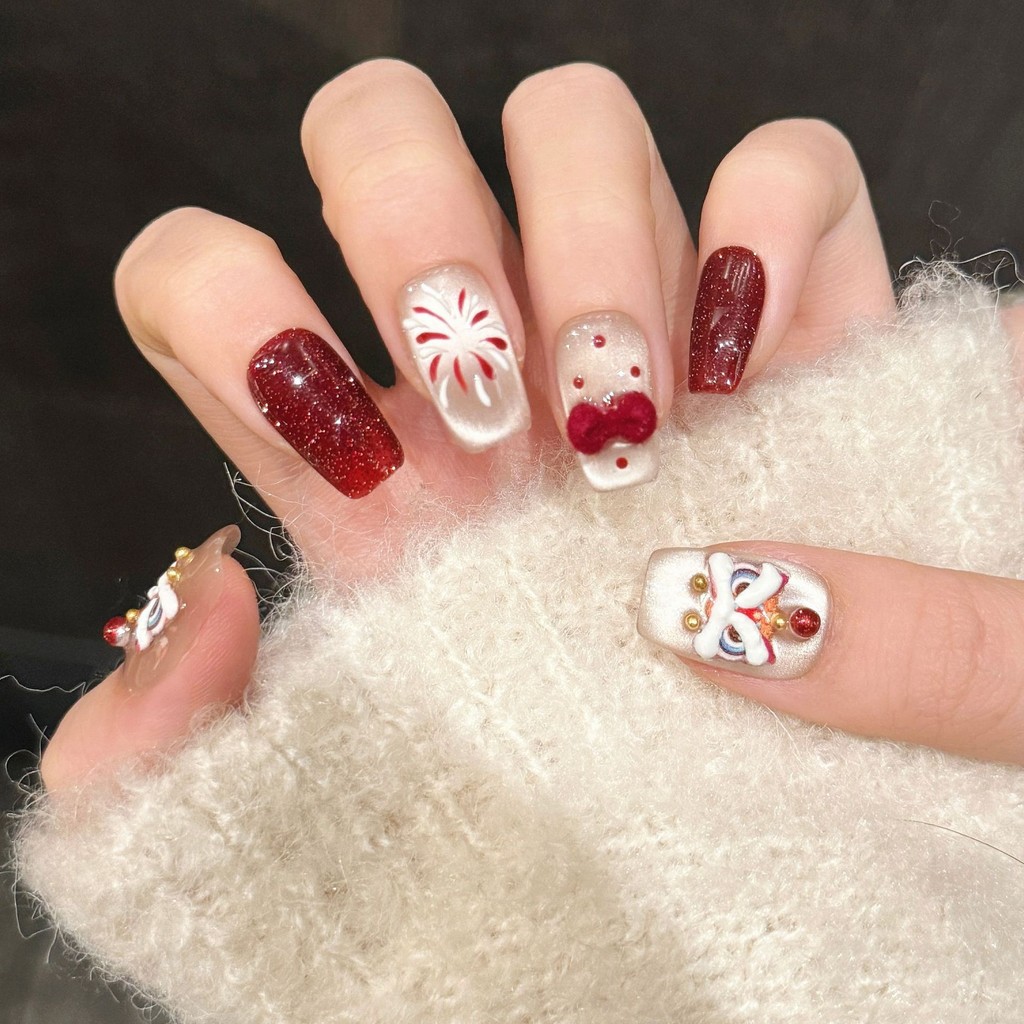 [5in1ชุดเครื่องมือที่ทำด้วยมือ] จีนสีแดงสิงโตดอกไม้ไฟแมวตาตุ๊กตาผีเสื้อ U ltrapezoid เล็บปลอมด้วยกาวส่องไฟเล็บกดบนเล็บนำมาใช้ใหม่กันน้ำ - รูปที่ 2