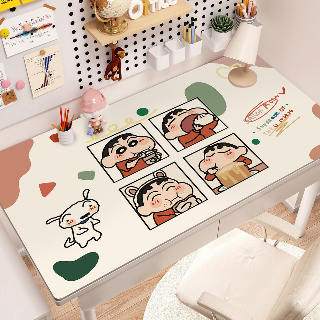 ชินจัง แผ่นปูโต๊ะ แผ่นรอง desk mat แผ่นรองโต๊ะ รองโต๊ะ PVC กันน้ำและกันน้ำมัน ขนาดใหญ่ พิมพ์ลายการ์ตูน ปกป้องดวงตา