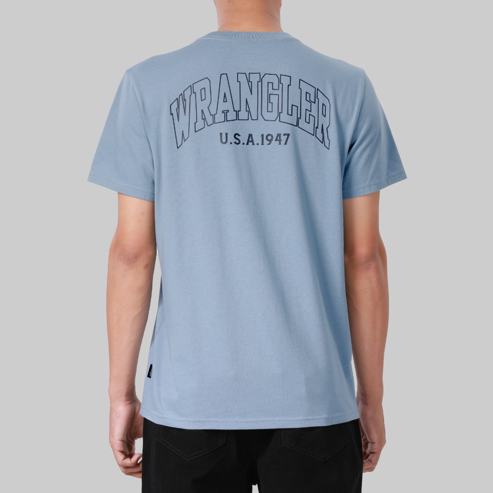 WRANGLER เสื้อยืดแขนสั้นผู้ชาย Regular รุ่น WR F524MTSSF80 สีฟ้า