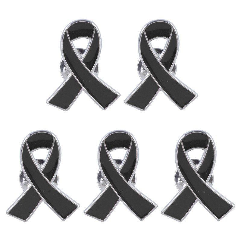 เข็มกลัดริบบิ้นไว้ทุกข์สีดำ 5 ชิ้น ทำจากโลหะผสม เพื่อใช้ประดับเสื้อผ้าในพิธีไว้ทุกข์