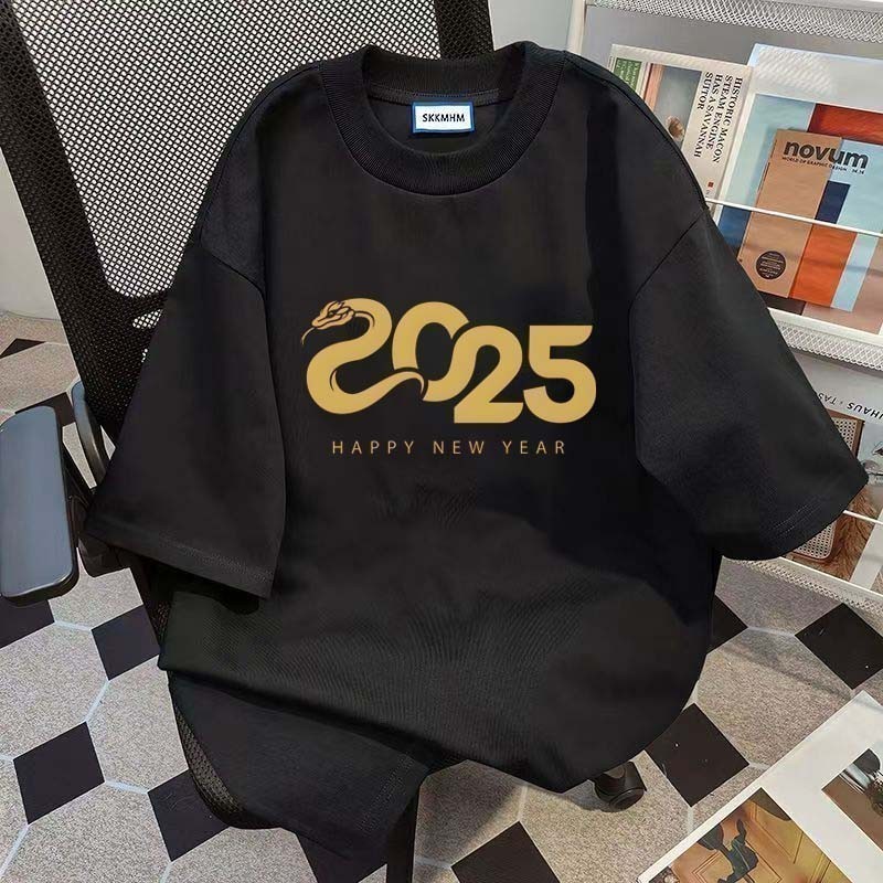(จัดส่งตลอด 24 ชั่วโมง)Woo Right ใหม่งูปี 2025 เสื้อยืดแขนสั้นเมอร์รี่คริสต์มาสผ้าฝ้าย 100% ผ้านุ่มขนาดใหญ่พิเศษ