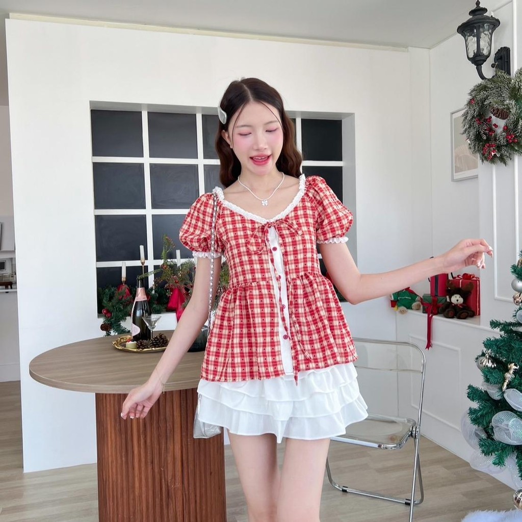 Wendy top : เสื้อแขนตุ๊กตา ลายสก็อตแต่งสะกิด ตัดกระดุมหน้า แต่งลูกไม้รอบคอ KN.Clothes ราคา ถูกที่สุด ดีลบีเคเค แกลเลอรีภาพที่ 9