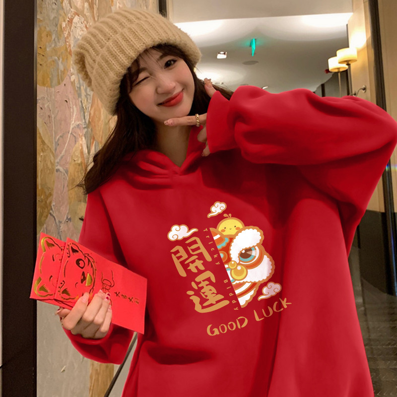2025ปีใหม่สีแดงวันหยุดเสื้อกันหนาวผู้หญิงปีงูคลุมด้วยผ้าผ้าฝ้ายแท้ฤดูใบไม้ร่วงฤดูหนาวพิมพ์ผู้ชายผู้หญิงคู่ หมวก