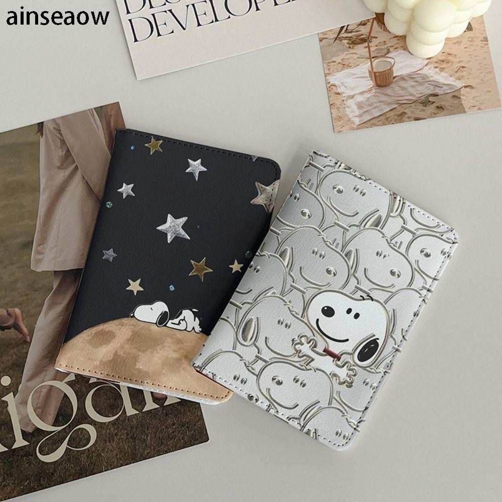 AINSEOW ที่ใส่หนังสือเดินทาง, กระเป๋าหนังสือเดินทางหนัง PU Snoopy, กระเป๋าเดินทางกระเป๋าสตางค์บัตรเครดิตมัลติฟังก์ชั่นบางเฉียบแบบพกพาน่ารัก
